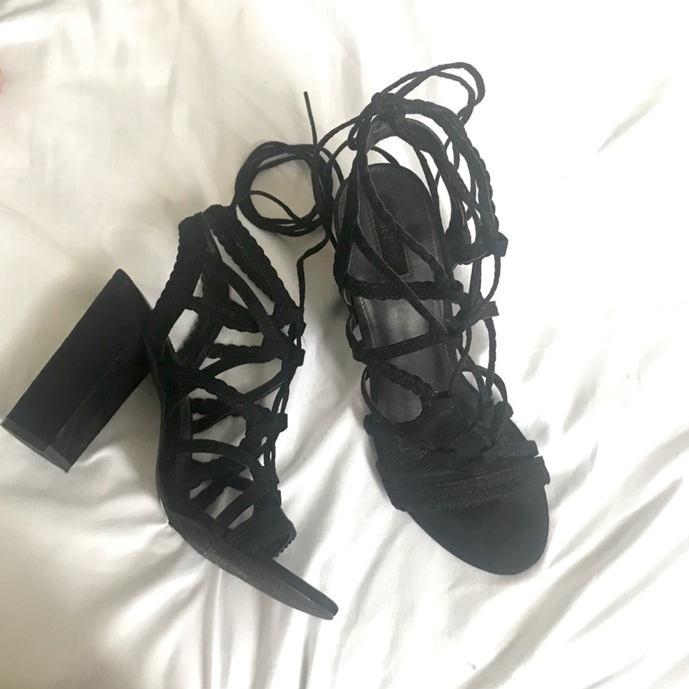 Forever 21 black heels w/tie